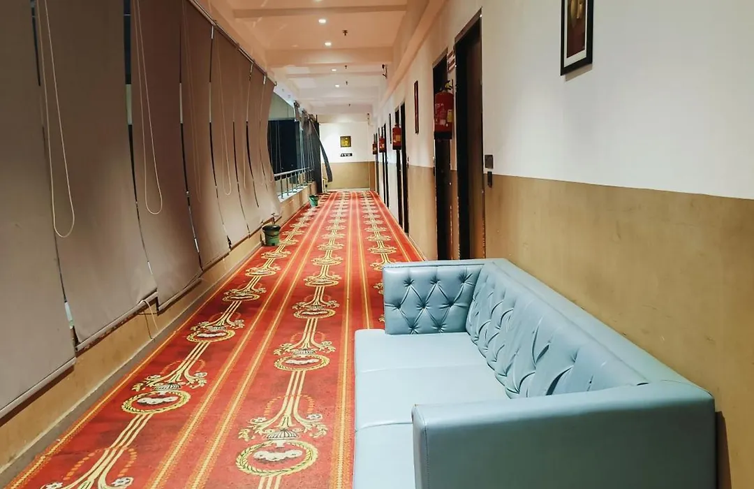 Hotel Gold Palace Inn-1